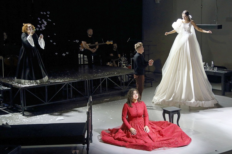 gostuju-a-muzichka-drama-karenina-sti