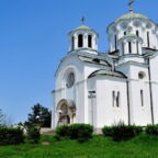 Hram-Svetog-Dimitrija-sa-spomen-kosturnicom