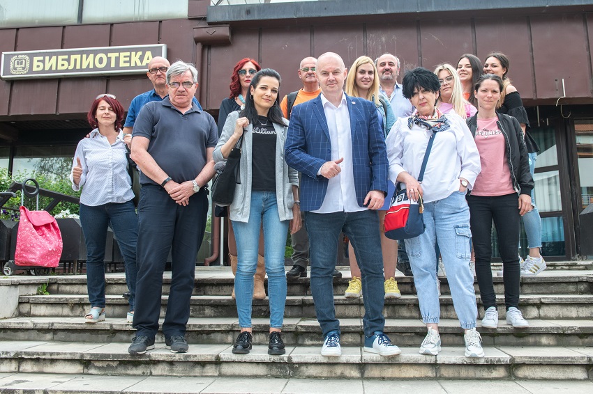 simbolichnih-99-naslova-za-biblioteku