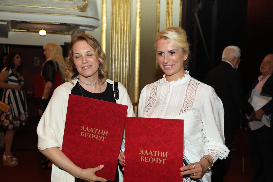 srpska-pesnikina-nagra-ena-zlatnim-b