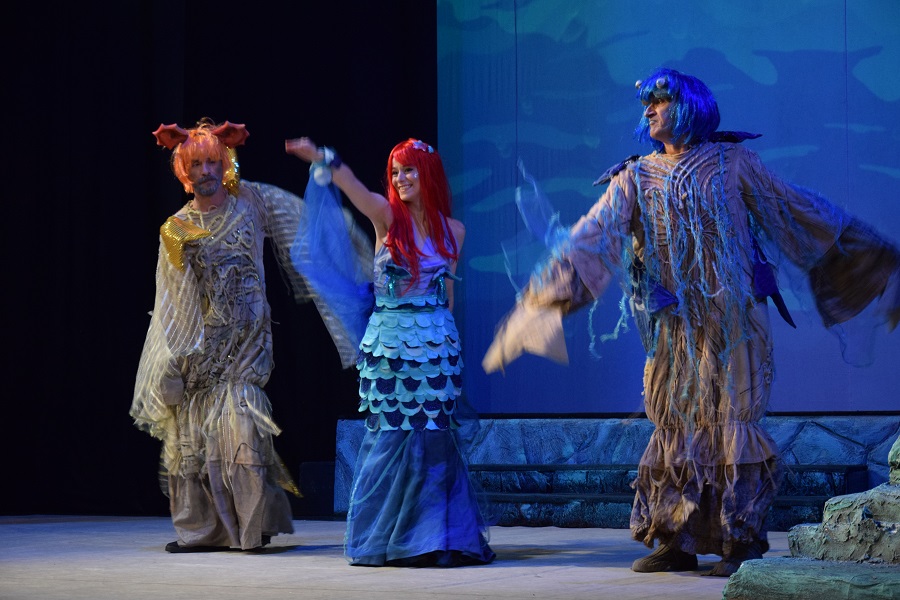 za-predstavu-mala-sirena-trazhila-s