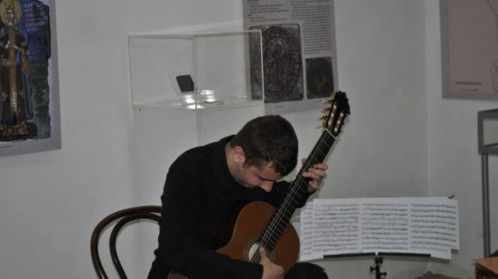 kontsert-gitariste-milosha-arsenijevi