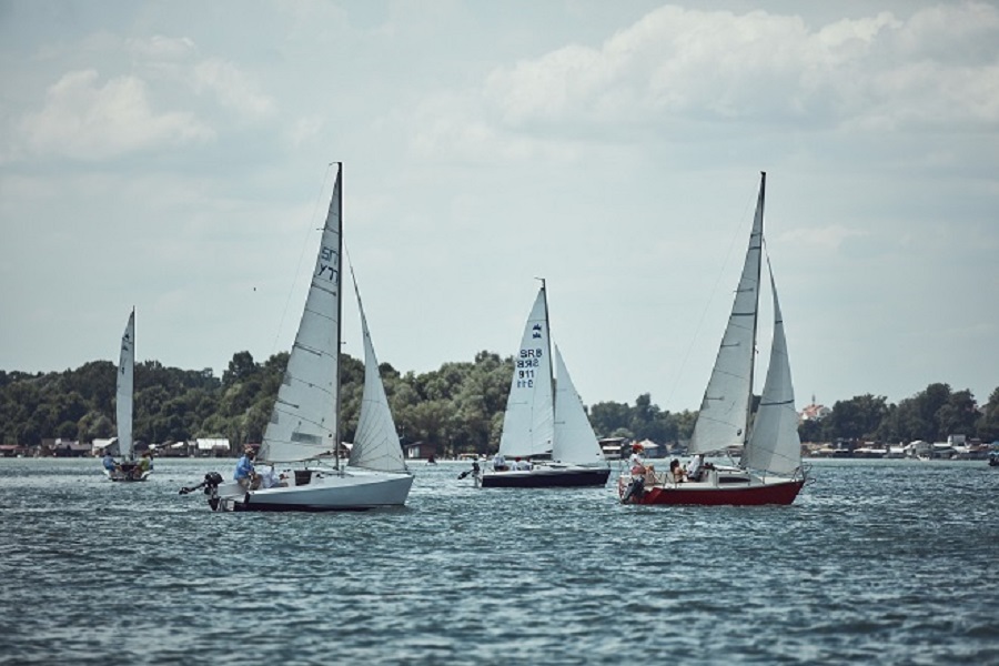 regata-jedrilitsa-na-savi