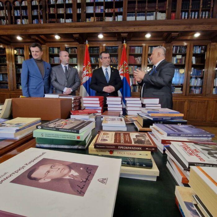 Knjige na poklon za biblioteku Narodne skupstine Republike Srbije