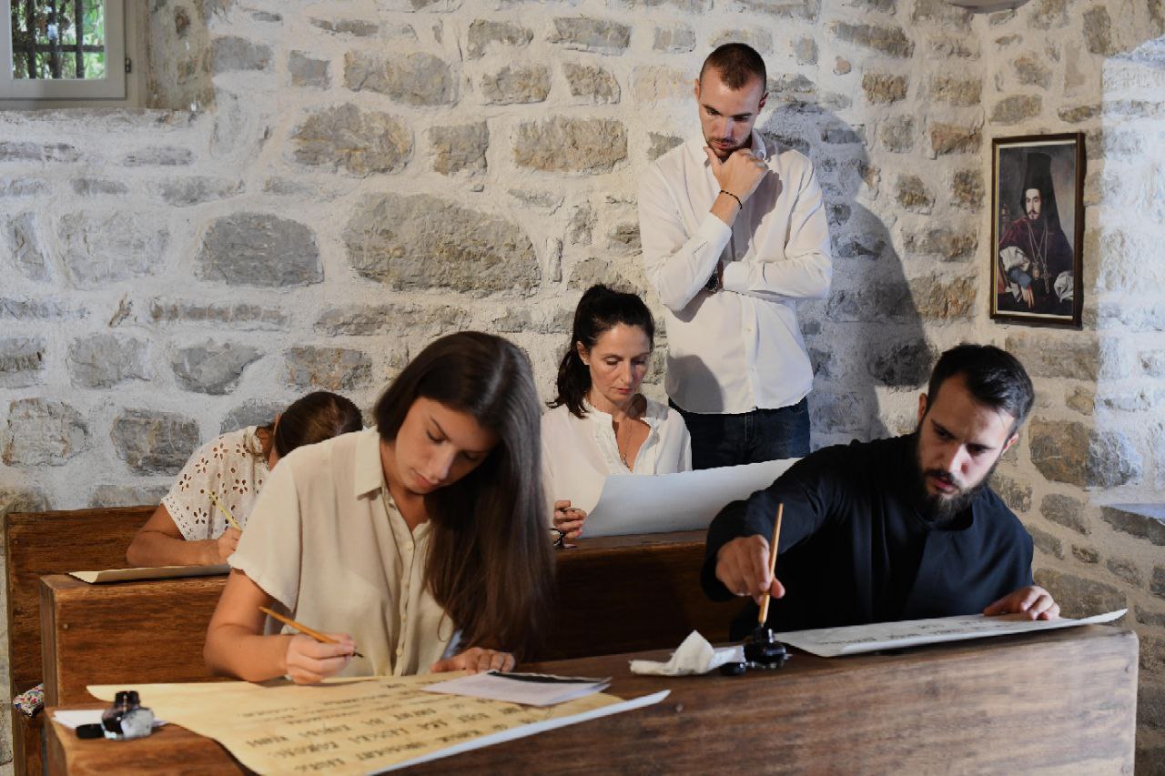 humanitarni-vaskrsnji-dogadjaj-kaligrafija-iz-bloka