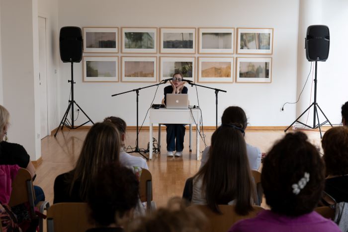 Matea Bilosnic Kata Strofa performans autor fotografije Miro Martinić