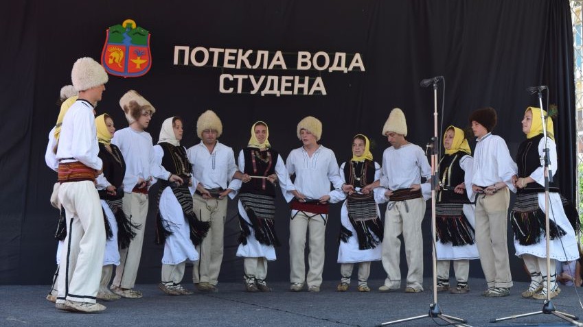 smotra-seoskih-folklornih-ansambala-potekla-voda-studena