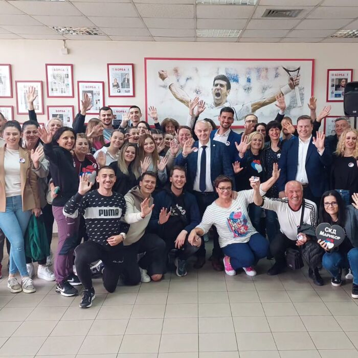 4E8C55D8-98A6-4242-AF3B-8379D7BA5314