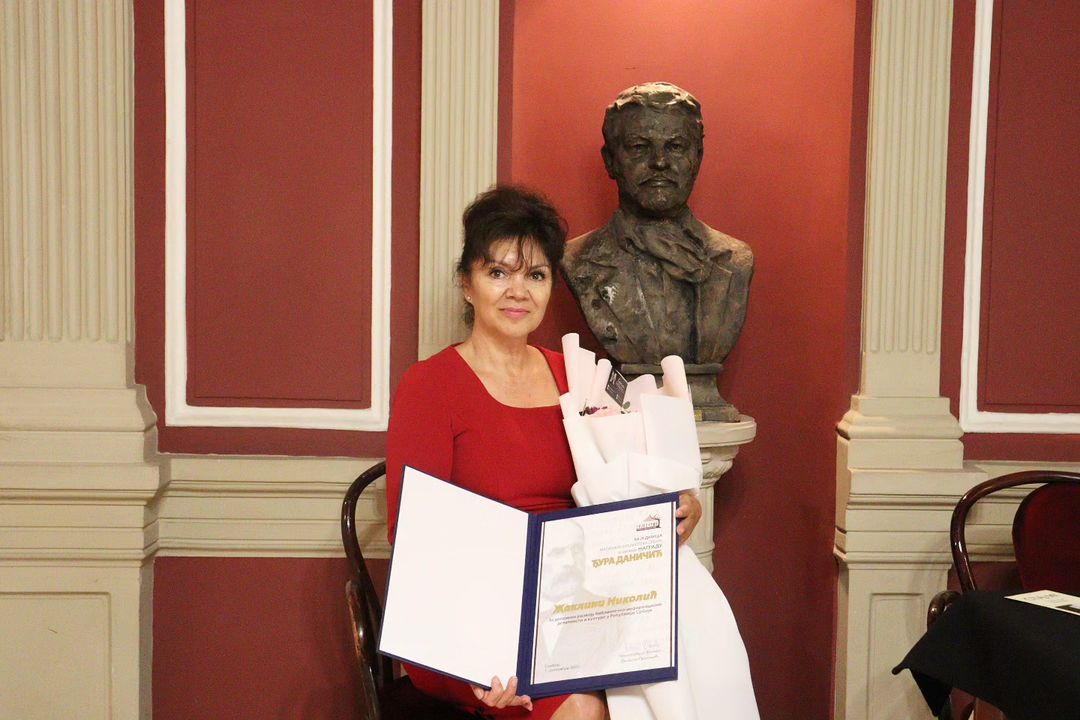 zaklina-nikolic-iz-kladova-dobitnica-nagrade-djura-danicic-zajednice-maticnih-biblioteka-republike-srbije