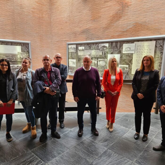 AC1FA45D-2860-44E8-BF3F-C8F32592CC8A