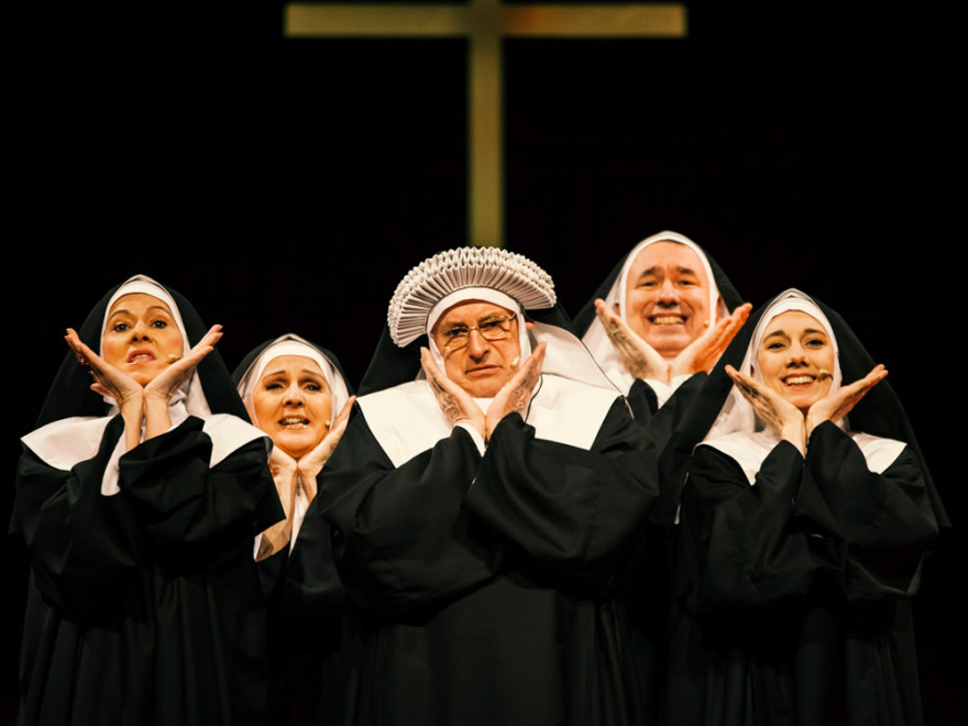 casne-sestre-u-akciji-u-beogradskom-dramskom-pozoristu