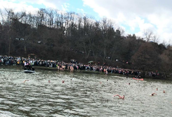 Bogojavljesnko plivanje u Vlasotincu 19.01.2024.g.