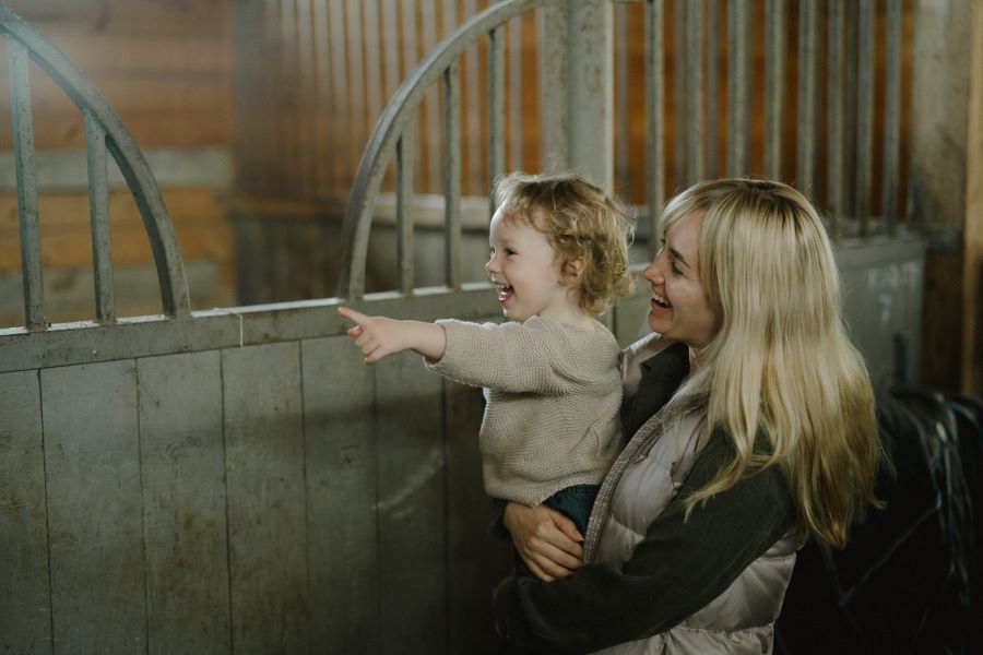 panel-diskusija-prica-o-roditeljstvu-emocionalno-putovanje-i-izazovi-ranog-roditeljstva