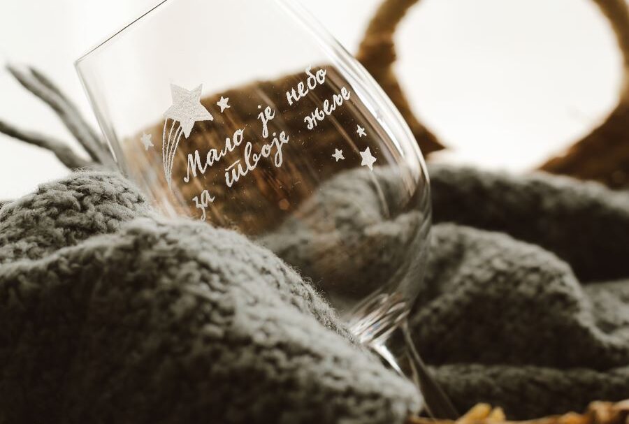 neizbrisiv-trag-na-krhkom-staklu