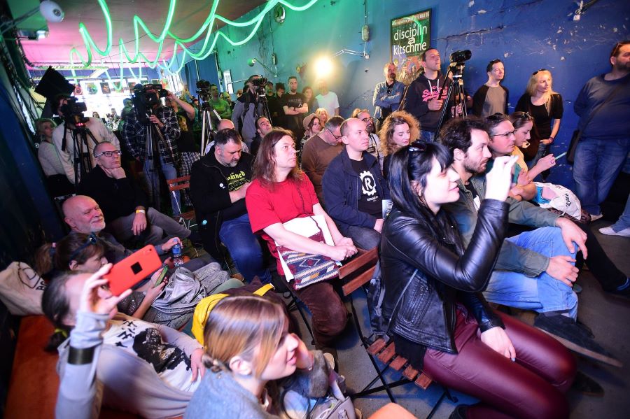 kontakt-konferencija-dovodi-najboljeg-benksijevog-prijatelja-i-osnivaca-benda-massive-attack