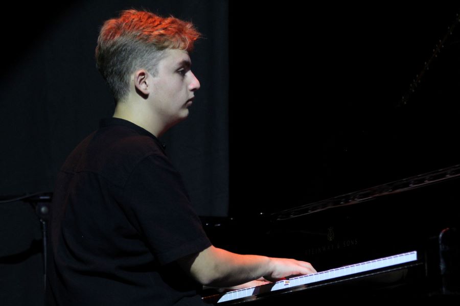 svetski-dan-dzeza-u-domu-omladine-beogrda-promocija-knjige-i-besplatan-koncert