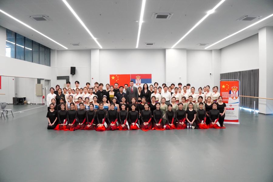 prezentacija-instituta-za-umetnicku-igru-u-nr-kini