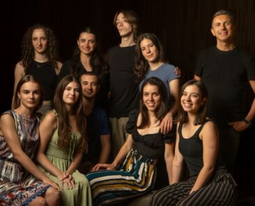 Ansambl predstave Odustajanje i koreograf Ilić