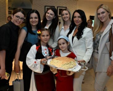 direktorka skole sa ekipom Borbe