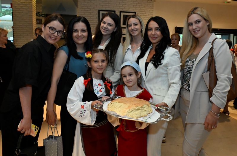 direktorka skole sa ekipom Borbe