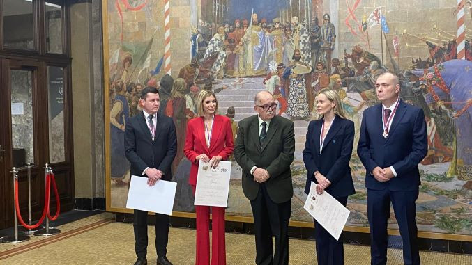 677z381_Bojan-Bilbija-na-urucenju-Ordena-Krsta-Vozda-Djordja-Stratimirovica,-foto-T.-Palalich