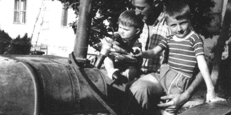 Milivoj sa sinovima 1960